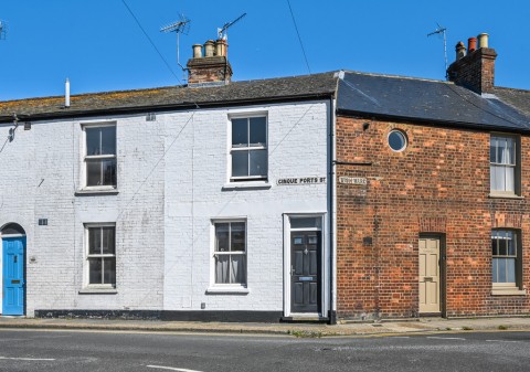 View Full Details for Cinque Ports Street, Rye, East Sussex TN31 7AD