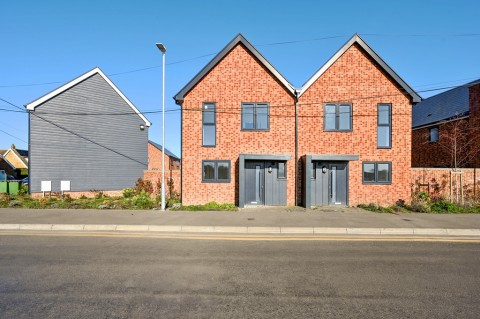 View Full Details for 15 Ashford Road, New Romney